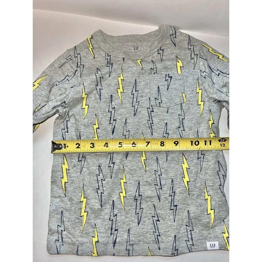 Gap Kids Boys Long Sleeve Graphic T-Shirt Size 3 years  New Without tags.